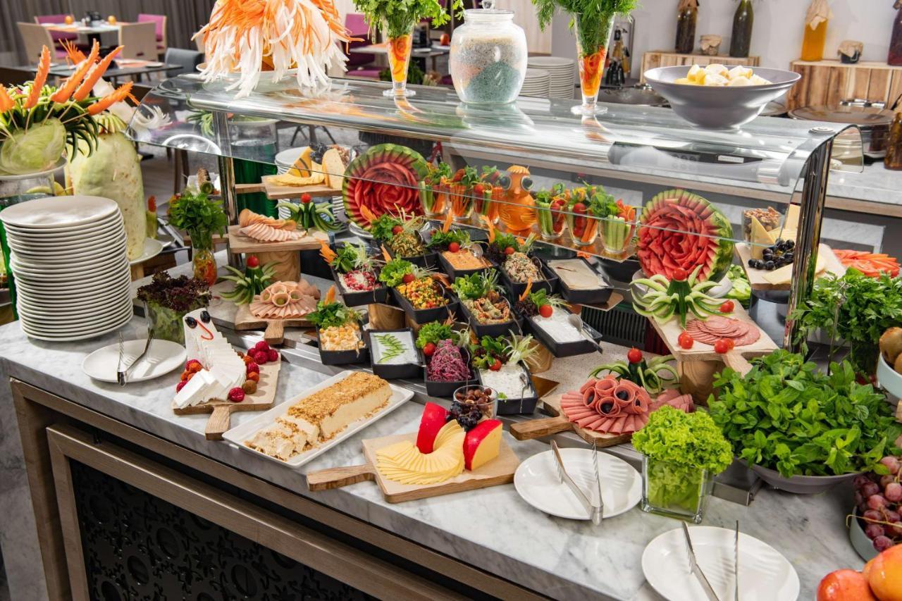 فندق بارك إن راديسون العزيزية مكة المظهر الخارجي الصورة Buffet at the Mandarin Oriental, Rome