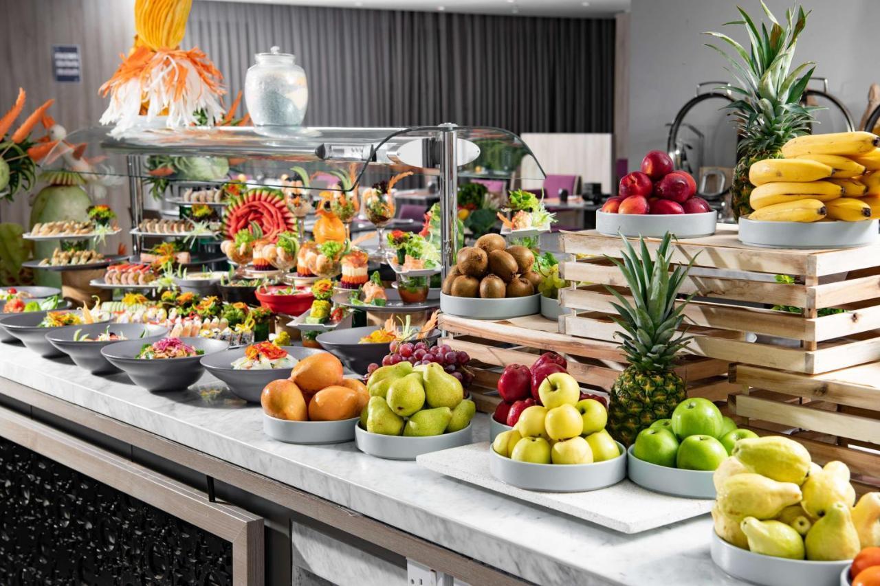 فندق بارك إن راديسون العزيزية مكة المظهر الخارجي الصورة A buffet at a luxury hotel