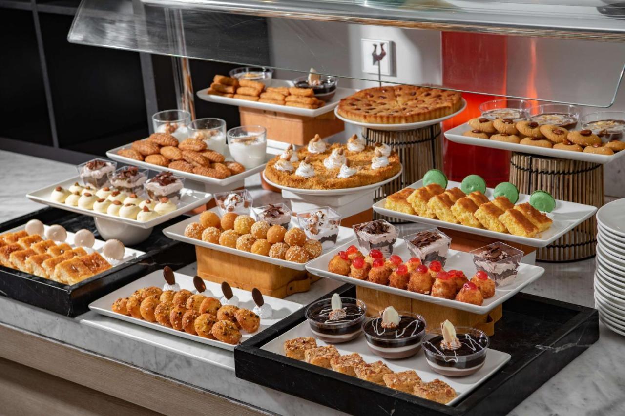 فندق بارك إن راديسون العزيزية مكة المظهر الخارجي الصورة A buffet at a luxury hotel