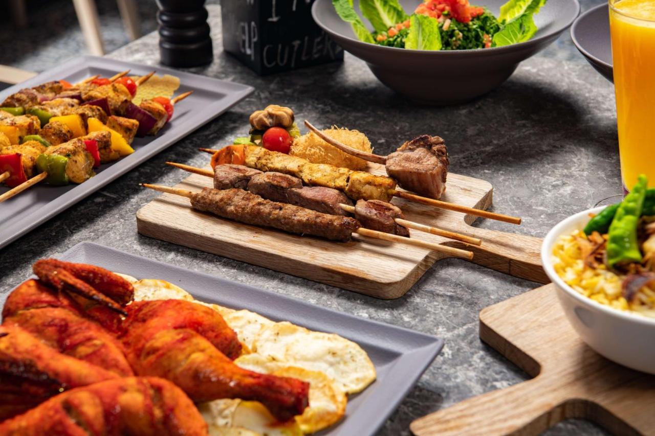 فندق بارك إن راديسون العزيزية مكة المظهر الخارجي الصورة A buffet at a luxury hotel