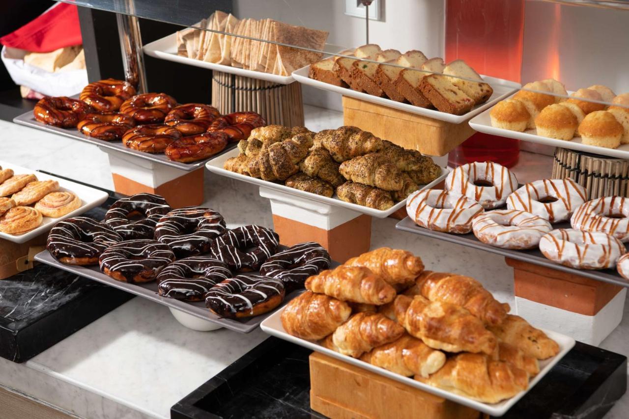 فندق بارك إن راديسون العزيزية مكة المظهر الخارجي الصورة Various types of pastry