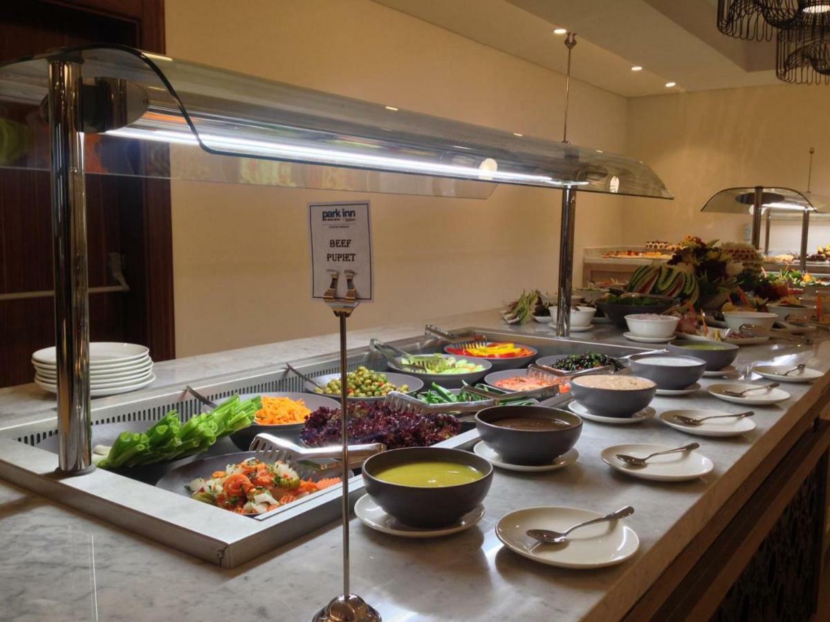 فندق بارك إن راديسون العزيزية مكة المظهر الخارجي الصورة Buffet at a luxury hotel