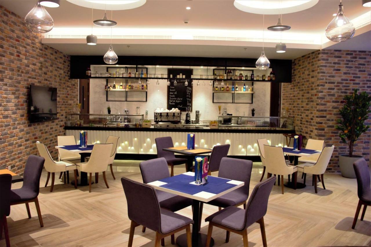 فندق بارك إن راديسون العزيزية مكة المظهر الخارجي الصورة The lounge at the airport